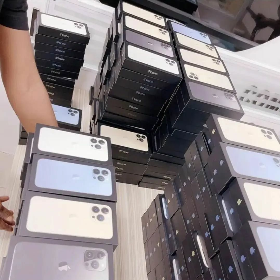 Wholesale iPhone liquidation pallet with bulk smartphones